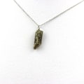 Miniatyrbillede 2 af 3: Sten og mineraler. Raw Epidote halskæde. 6,99 øre. Belledonne, Isère, Frankrig. Grön