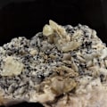 Miniatyrbillede 1 af 3: Tetrahedrit på dolomit 235,6 karat Flerfärgad