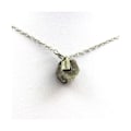 Pikkukuva 3 / 3: Kivet ja mineraalit. Raaka kipsi kaulakoru. 12,13 ct. Marcieu, Isère, Ranska.