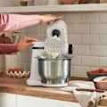Miniatyrbillede 3 af 5: Køkkenmaskine Serie 2 BOSCH - Foodprocessor - 700W - 4 hastigheder + turbo - 3,8 L røreskål i rustfrit stål - 1,25 L blender - Hvid
