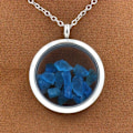 Miniatyrbild 3 av 3: Halsband - ABIJOUX - Rå neonblå apatite - Medaillon 25 mm - Rostfritt stål - Anpassningsbar längd Pengar