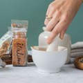 Miniatyrbillede 2 af 4: Morter og støder i hvid sandsten + Frankincense harpiks fra Somalia Vit
