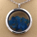 Miniatyrbillede 1 af 3: Collier - ABIJOUX - Rå neonblå apatite - Medaljon 20 mm - Rustfrit stål - Unisex Pengar