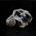 Miniatyrbillede 1 af 2: Sten og mineraler. Sjælekvarts (faden kvarts). 20,5 ct. Rif Fournel, Freney d'Oisans, Isère, Frankrig.