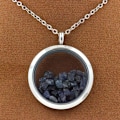 Miniatyrbillede 3 af 3: Collier - ABIJOUX - Médaillon Saphir brut 25 mm - Rustfrit stål - Sølv - Unisex Pengar