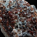 Miniatyrbillede 5 af 5: Sten og mineraler. Hessonit granat. 901,0 ct. Ala-dalen, Piemonte, Italien. Röd