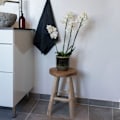 Pikkukuva 1 / 4: Pyöreä jakkara 30x45 cm ruskeaa tiikkia kastanj