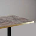 Pikkukuva 3 / 4: Korkea pöytä 60 x 60 cm - Pyöreä cladeira malli messinkireunalla kastanj