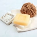 Miniatyrbild 2 av 2: Gör-det-själv-gjutsåpa - sheasmör 100 g Vit