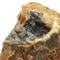 Miniatyrbillede 1 af 2: Sten og mineraler. Blå kalcedon. 1573,5 ct. Porcieu-Amblagnieu, Isère, Frankrig. Blå