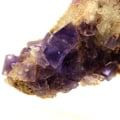 Miniatyrbillede 1 af 3: Sten og mineraler. Fluorit + Baryt + Kvarts. 250,0 ct. La Cabaña, Berbes, Asturien, Spanien.