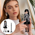 Miniatyrbild 6 av 8: Wednesday-docka och tillbehör, Addams Family samlarobjekt med Thing och ryggsäck