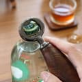 Miniatyrbillede 2 af 6: Træflaskeåbner, vintage stil - valnøddehåndtag, øl- og ciderkapselåbner - rustikt barsæt til hjemmet, køkkenet, pubben - gave til bartenderen
