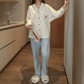 Pikkukuva 4 / 5: Pyjama naisille ohutta puuvillaa, pitkähihainen