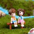 Miniatyrbillede 3 af 5: 2 sæt søde par DIY Mini Miniature Figur Have Deco Sæde Multicolor 2pcs