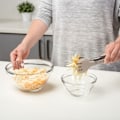 Pikkukuva 5 / 7: Monipuoliset keittiöpihdit kääntämiseen ja tarjoiluun