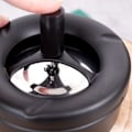 Miniatyrbild 5 av 10: Metallaskkopp med lock för ren och fräsch omgivning