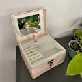 Miniatyrbild 9 av 9: Smyckeskrin/fodral med speldosa 22903