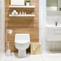 Pikkukuva 2 / 9: Wc-tuoli näyttää teräkseltä ja puulta