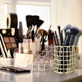 Miniatyrbillede 2 af 7: Rundt stativ til make-up børster