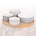 Miniatyrbillede 3 af 5: Fire porcelænsskåle på bambusbakke til servering af lækkerier