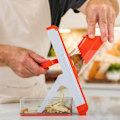 Pikkukuva 2 / 2: Zippy Slicer - Safety Slicer Mandoliini - punainen