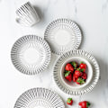 Miniatyrbillede 4 af 7: Hvidt porcelænskrus med sort dekoration - Tåler opvaskemaskine og mikroovn