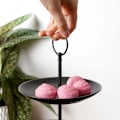Miniatyrbillede 4 af 9: Elegant tre-lags kagebakke i sort porcelæn