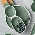 Miniatyrbillede 5 af 8: Elegant tallerken med hank i grønt porcelæn og bambustræ