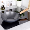 Miniatyrbillede 2 af 11: Wok i kulstofstål med non-stick til asiatisk madlavning