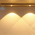 Miniatyrbild 2 av 5: LED-ljuslist med rörelsesensor 3 färgtemperaturer och steglös dimmer Svart 30 cm