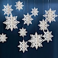 Miniatyrbillede 5 af 5: Vinter Jul Hængende Snefnug Dekorationer, 12 stk 3D Glimtende Store Hvide Snefnug Til Jul Vinter Wonderland Ferie Nytår Fest Hjem De