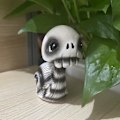 Pikkukuva 4 / 5: Pelottava Luuranko-Etukotihahmo Halloween-Koristeluun ja Lahja-Asusteeksi Kotiin Juhliin Uuteen Vuoteen