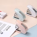 Miniatyrbillede 4 af 5: Mini Hæftemaskine til Kontorpapir Hæftemaskine til 24/6 26/6 Hæftetråde - Blå