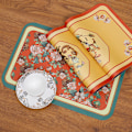 Pikkukuva 2 / 5: 45cm*30cm Kevyt Luksus Retro Tyylinen Kukka Nahka Länsimainen Tabletti, Vedenpitävä ja Öljynkestävä Lämmöneristysalusta, Tabletti (Kiitospäivän Laventeli),