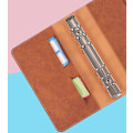 Miniatyrbillede 2 af 3: A6 Ringbind Hudfølelse Håndkonto Notesbog Kontantbudgetdiagram PVC Lynlåspose Løsbladet Forretningsbog (Amber Brown-Single Shell)