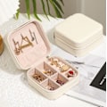Miniatyrbillede 4 af 4: Rejsesmykkeskrin Lille smykkeskrin til piger Kunstlæder smykkeskrin med spejl til ringe Øreringe Halskæder Læbestifter Perfekt gave Pink—