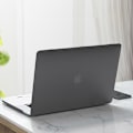 Pikkukuva 4 / 4: Kannettavan tietokoneen kuori näppäimistön suojuksella ja pölytulpalla Macbook Air 13.6” A2681 Svart Sort