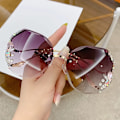 Pikkukuva 1 / 7: 2024 Luksusmuotisuunnittelija Mukautettu 2024 Aurinkolasit Naiset Sävyt Kehyksetön Leikkauslinssi Aurinkolasit Timantti Aurinkolasit C6 Fashion Sunglasses