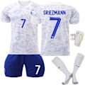 Pikkukuva 4 / 10: 22-23 Ranska vieraspaita nro 10 Mbappe jalkapalloasu 19 Benzema 7 Griezmann 9 Giroud lyhythihainen valkoinen puku No size socks + protective gear #S