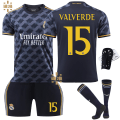 Pikkukuva 4 / 11: 23-24 Real Madrid vierasjalkapalloasu No. 7 Vinicius 5 Bellingham 10 Modric lasten pelipaita setti C Ronaldo No. 7 socks 26 yards