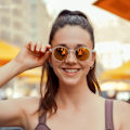 Pikkukuva 6 / 7: 2024 Tyylikkäät pyöreät retro klassiset monityyliset UV 400 polarisoidut tukkuhinnat Aurinkolasit miehille ja naisille mukautettu logo C11 RED/TEA Polarized HD Shades
