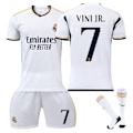 Miniatyrbilde 1 av 2: 2023-2024 Real Madrid Fotballdrakt Nr. 7 Vinicius Draktsett Fotballdrakt Med Sokker 4-5 Years