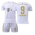 Pikkukuva 1 / 11: 22-23 Bayern vierasvalkoinen nro 17 Mane 6 Kimmich 4 De Ligt 25 Muller 10 Sane jalkapallopaita 2223 Bayern away number 9 S