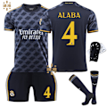 Pikkukuva 3 / 11: 23-24 Real Madrid vierasjalkapalloasu No. 7 Vinicius 5 Bellingham 10 Modric lasten pelipaita setti Size 4 Protective Gear with Socks XL