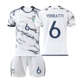 Pikkukuva 1 / 11: 23-24 kauden Euroopan Cup Italian vierasjalkapalloasu 6 Verratti 1 Donnarumma 18 Barella paita No. 6 Away #28