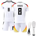 Miniatyrbild 1 av 2: Mub- EM 2024 Tyskland hemmatröja för fotboll 8 KROOS 8 KROOS 8 KROOS 26
