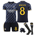 Miniatyrbilde 1 av 2: Real Madrid borte drakt for barn 23/24 med sokker og beskyttelsesutstyr 8 KROOS 8 KROOS Children's size 26