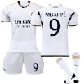 Pikkukuva 1 / 2: 23-24 Real Madridin kotipeliasu lapsille, numero 9 Mbappé 16