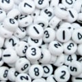 Miniatyrbilde 5 av 5: 4x7mm Runde tall Akrylperler 0-9 Hvite DIY Håndlagde Perler Smykketilbehør 500stk